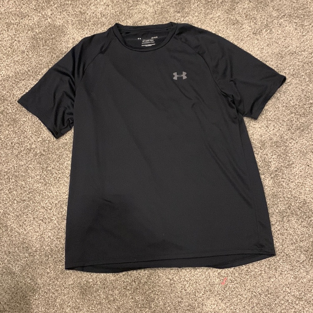 Like new black under armour The Tech Tee